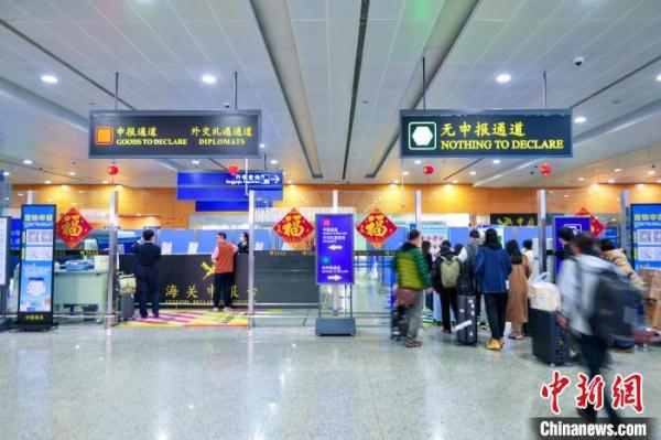 日均超8万人次 “智慧旅检”助浦东机场进出境旅客“无感”顺畅通关