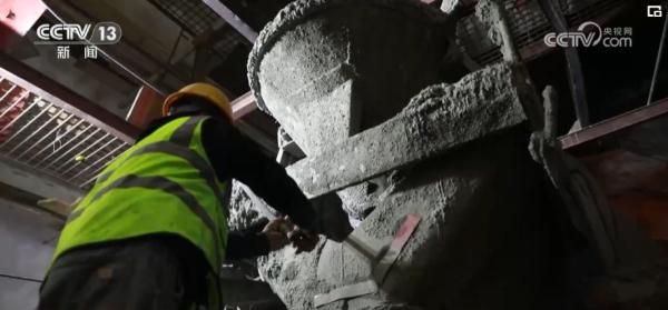 当藏历新年遇上农历春节 青藏高原上建设者们共享藏族美食同祝“扎西德勒” 当藏历新年遇上农历春节 青藏高原上建设者们共享藏族美食同祝“扎西德勒”