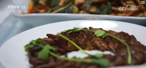 当藏历新年遇上农历春节 青藏高原上建设者们共享藏族美食同祝“扎西德勒” 当藏历新年遇上农历春节 青藏高原上建设者们共享藏族美食同祝“扎西德勒”