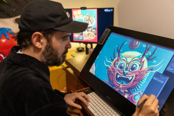 西班牙马德里：海报迎新春