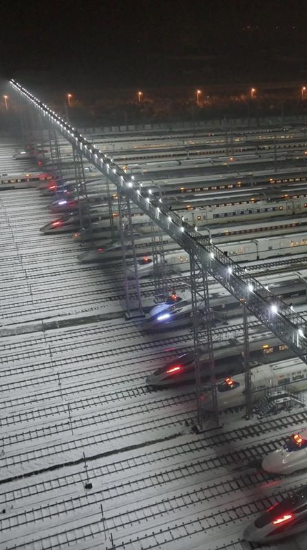 秀我中国|小维说春运:你知道绿皮车能冒雪前行背后的故事吗? 秀我中国|小维说春运:你知道绿皮车能冒雪前行背后的故事吗?