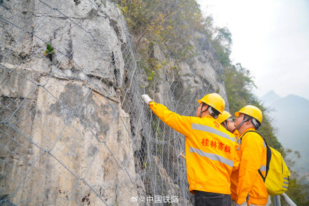 穿越46座峰峦的守护者