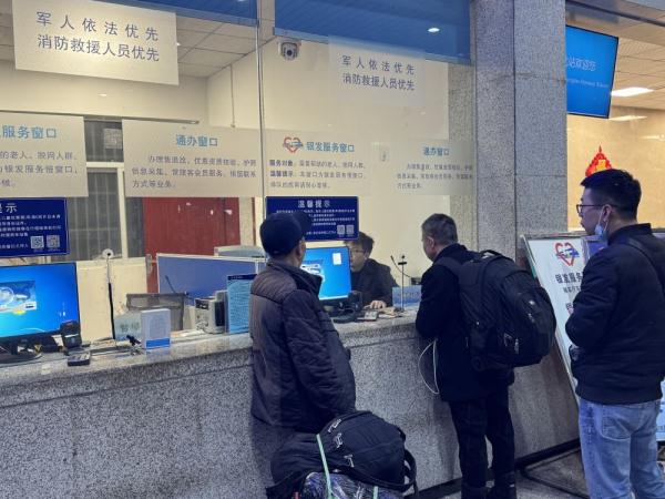 记者手记：变化的春运 不变的团圆