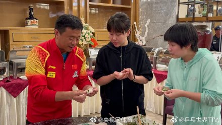 国乒全队为王曼昱庆生