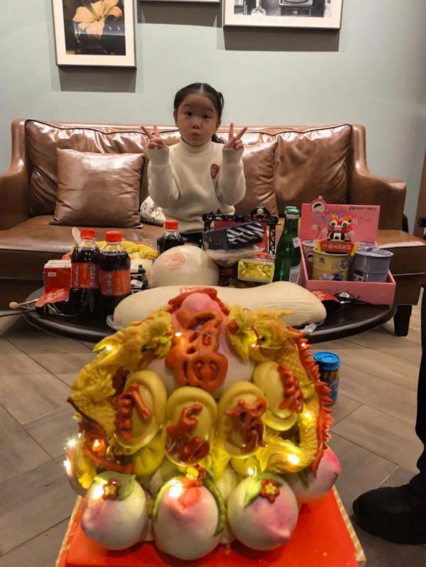 重庆励志女孩豆豆现场观看央视春晚 最喜欢看岳云鹏的相声