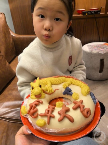 重庆“阳光女孩”豆豆坐上春晚观众席 妈妈：这是最难忘的春节