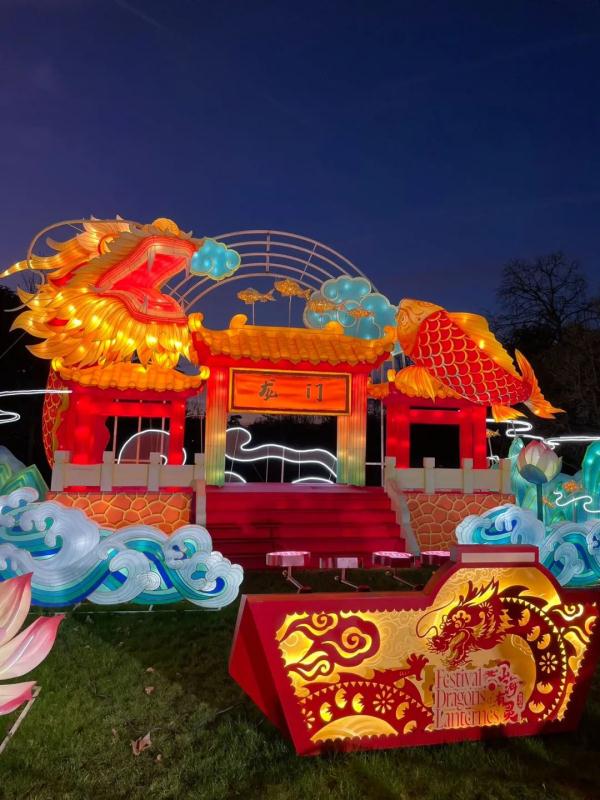 过春节,巴黎人手握中国奶茶逛灯会 过春节,巴黎人手握中国奶茶逛灯会