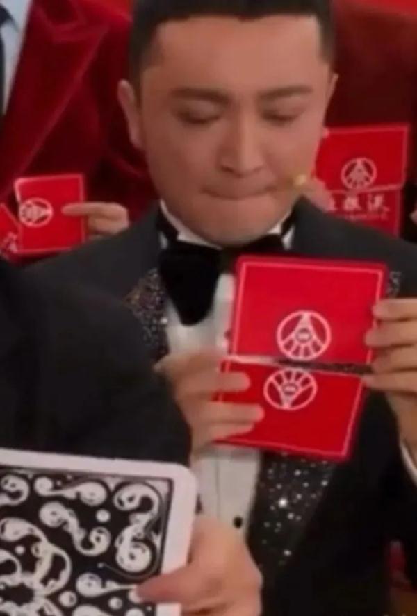 尼格买提在线道歉!真汗流浃背了… 尼格买提在线道歉!真汗流浃背了…