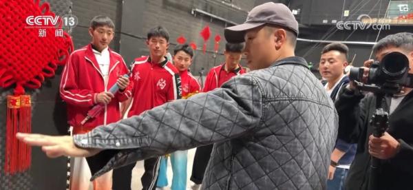 争春 展现精气神，尽显春日万物竞发勃勃生机