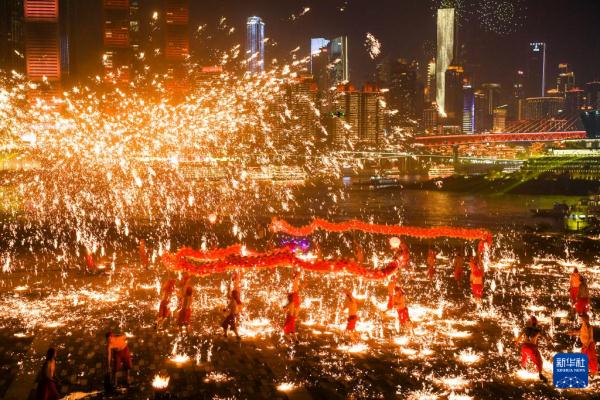 重庆:除夕夜赏视觉盛宴 重庆:除夕夜赏视觉盛宴