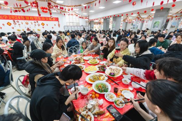 广东高校花样年夜饭暖胃又暖心,你想吃哪家? 广东高校花样年夜饭暖胃又暖心,你想吃哪家?