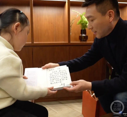 重庆“阳光女孩”豆豆坐上春晚观众席 妈妈：这是最难忘的春节