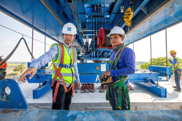 锦绣中国年丨春节“不打烊”——中国建设者坚守中泰高铁施工一线