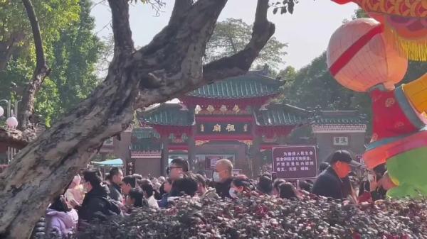 广东年初一开始气温回升！景区人！从！众！