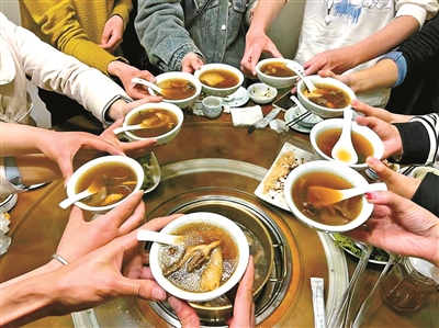 年轻人网上寻“过年搭子”
