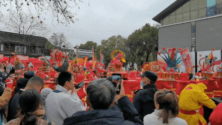 西湖边排队几小时就为它！好多游客只能放弃！先别急，杭州还有很多热闹可以凑！