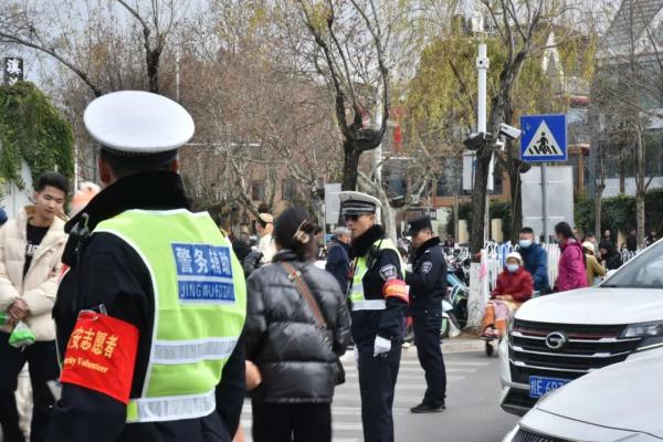 大年初一，云南这地开启“人从众”模式！交警提醒……
