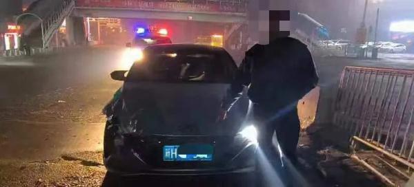 大年初二回娘家 女儿女婿们别酒驾