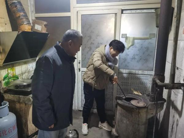 那个暴雨中安置了近千名滞留旅客的居委会主任，春节怎么过的？