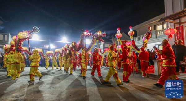 乡村滚地龙 舞动迎新春