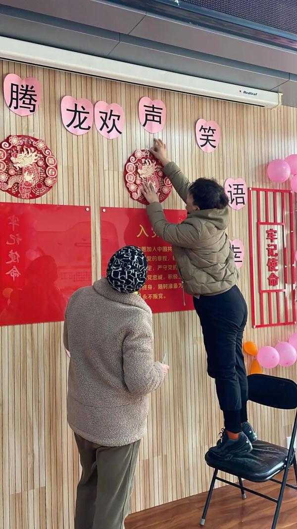 那个暴雨中安置了近千名滞留旅客的居委会主任，春节怎么过的？