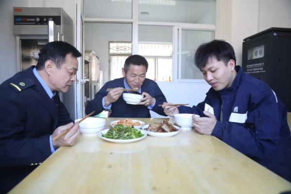 全国罕见!这是座“看不见”火车的火车站|新春走基层 全国罕见!这是座“看不见”火车的火车站|新春走基层