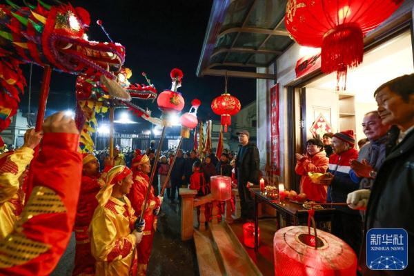 乡村滚地龙 舞动迎新春