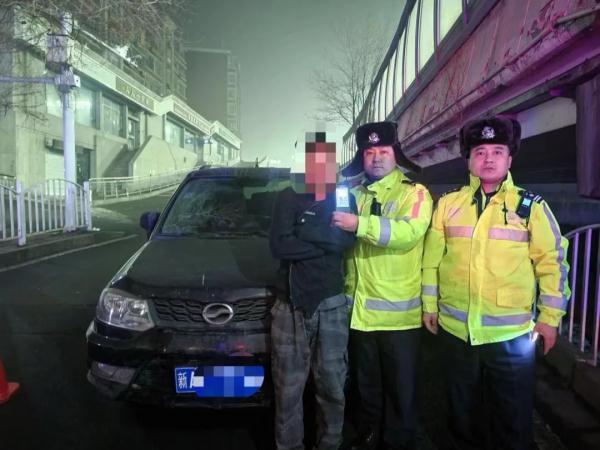 大年初二回娘家 女儿女婿们别酒驾