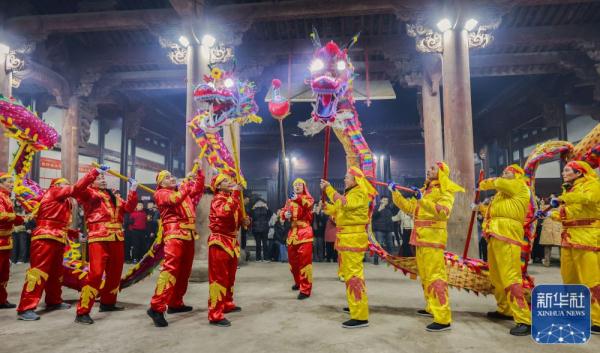 乡村滚地龙 舞动迎新春