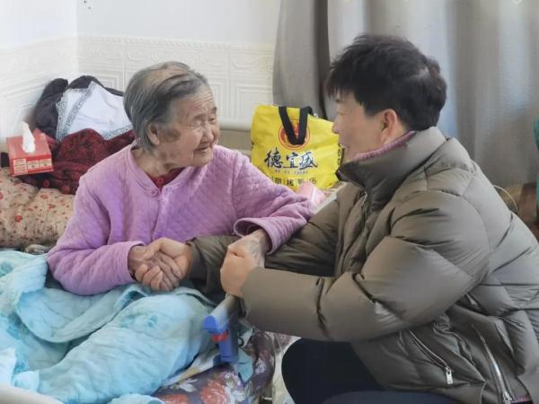 那个暴雨中安置了近千名滞留旅客的居委会主任，春节怎么过的？