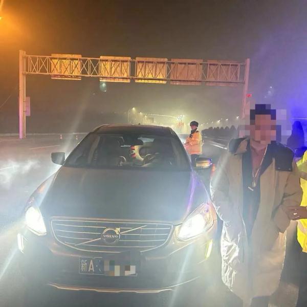 大年初二回娘家 女儿女婿们别酒驾