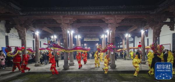 乡村滚地龙 舞动迎新春