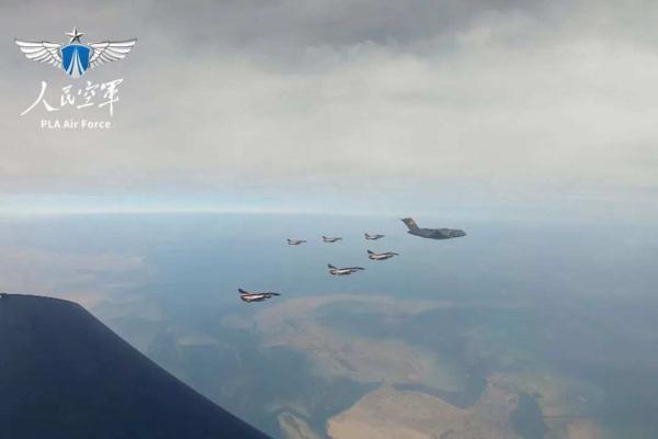 龙翔万里一站直飞，空军八一飞行表演队“回家”