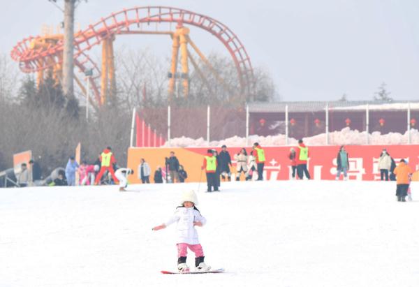 新春走基层 | 河南:冰雪场上过春节“热辣滚烫” 新春走基层 | 河南:冰雪场上过春节“热辣滚烫”