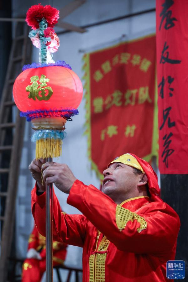 乡村滚地龙 舞动迎新春