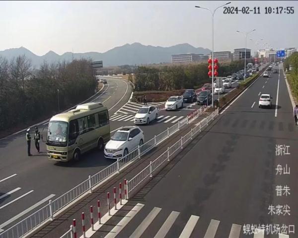 人从众𠈌!浙江多地景点提醒:已饱和 人从众𠈌!浙江多地景点提醒:已饱和