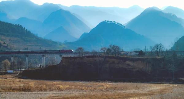 全国罕见!这是座“看不见”火车的火车站|新春走基层 全国罕见!这是座“看不见”火车的火车站|新春走基层