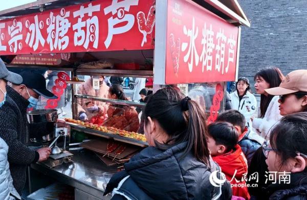 大虾、臭豆腐、鸡爪、海带……“万物皆可糖葫芦”是真的！