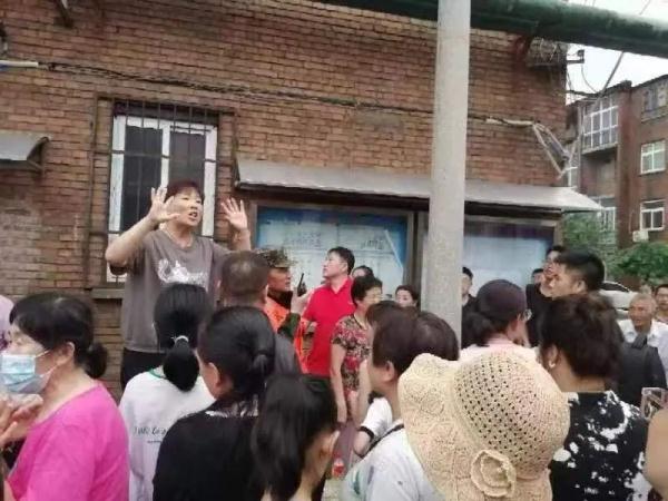 那个暴雨中安置了近千名滞留旅客的居委会主任，春节怎么过的？