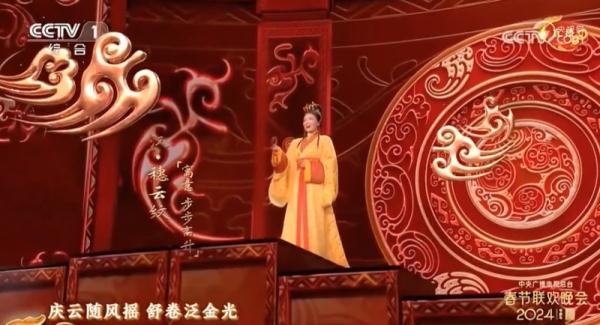 中国传统纹样亮相央视春晚引热议 幕后人员揭秘：曾有成百上千种纹样备选