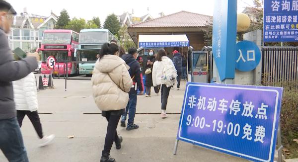 大年初一，云南这地开启“人从众”模式！交警提醒……