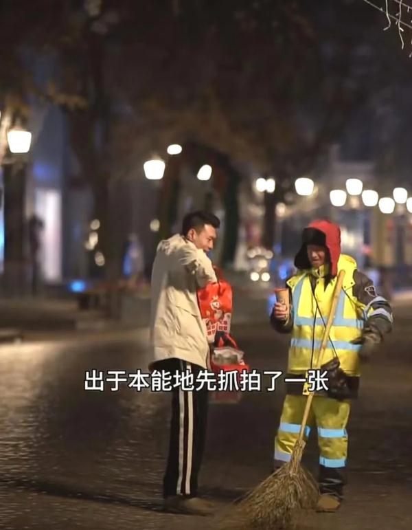 凌晨的哈尔滨很冷，但全国网友都被这位冰城小哥暖到了