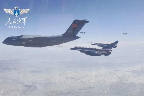 龙翔万里一站直飞，空军八一飞行表演队“回家”