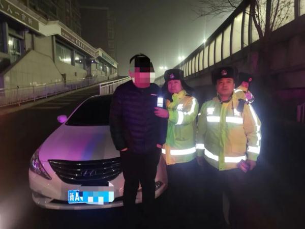 大年初二回娘家 女儿女婿们别酒驾