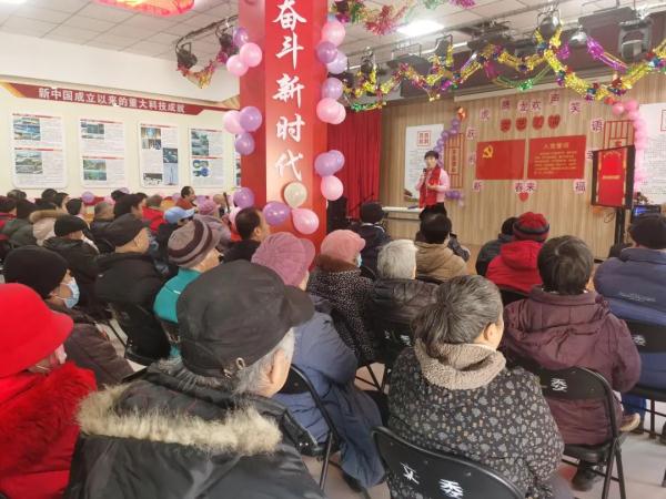 那个暴雨中安置了近千名滞留旅客的居委会主任，春节怎么过的？
