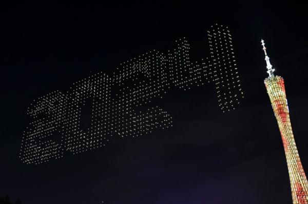 很多人拍到了！广州上空现巨型……