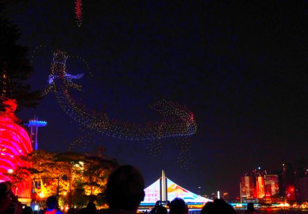 很多人拍到了！广州上空现巨型……