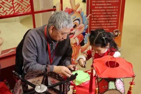 赏“千灯”!北京新春灯会超强攻略→ 赏“千灯”!北京新春灯会超强攻略→