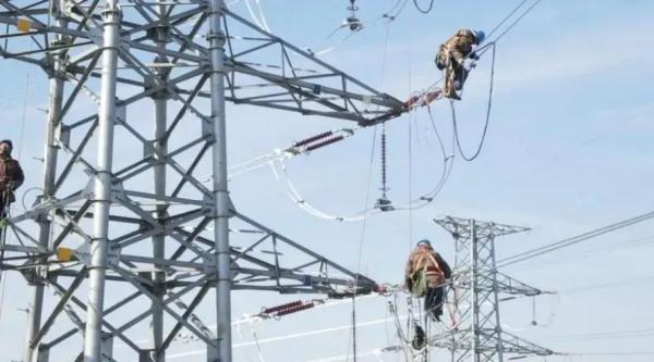 新春走基层 | 50米高压塔上的输电“飞人”