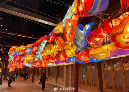 什刹海百米长龙花灯拉满节日气氛